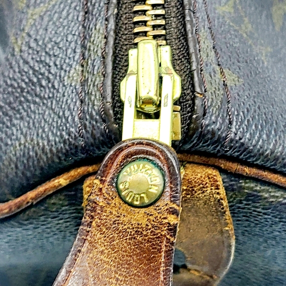 Louis Vuitton Monogram Speedy 30 Bag - Picture 8 of 11